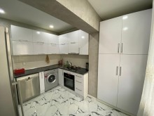 Satılır Köhnə Tikili, Binəqədi.r, 9-cu mikrorayon, Memar Əcəmi.m-1