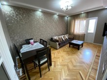 Satılır Köhnə Tikili, Binəqədi.r, 9-cu mikrorayon, Memar Əcəmi.m-4