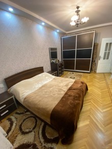 Satılır Köhnə Tikili, Binəqədi.r, 9-cu mikrorayon, Memar Əcəmi.m-5