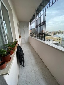 Satılır Köhnə Tikili, Binəqədi.r, 9-cu mikrorayon, Memar Əcəmi.m-9