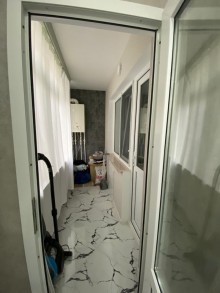 Satılır Köhnə Tikili, Binəqədi.r, 9-cu mikrorayon, Memar Əcəmi.m-10