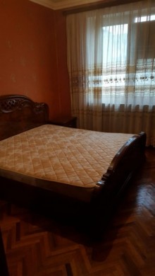 Satılır Köhnə Tikili, Xətai.r, Əhmədli, Əhmədli.m-8