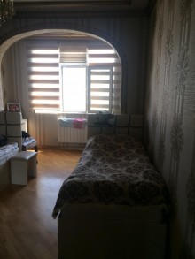 Satılır Köhnə Tikili, Binəqədi.r, 8-ci mikrorayon, Azadlıq.m-5