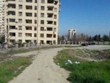 Satılır Torpaq, Yasamal.r-6