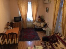 Satılır Köhnə Tikili, Binəqədi.r, 9-cu mikrorayon, Memar Əcəmi.m-2