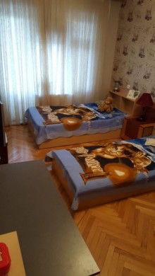 Satılır Köhnə Tikili, Yasamal.r, 20 Yanvar.m-8