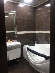 Satılır Yeni Tikili, Nəsimi.r, 28 May.m-8