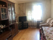 Satılır Köhnə Tikili, Binəqədi.r, 7-ci mikrorayon, Azadlıq.m-2