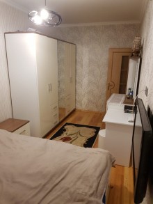 Satılır Köhnə Tikili, Binəqədi.r, 7-ci mikrorayon, Azadlıq.m-4