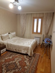 Satılır Köhnə Tikili, Binəqədi.r, 7-ci mikrorayon, Azadlıq.m-5