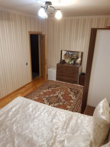 Satılır Köhnə Tikili, Binəqədi.r, 7-ci mikrorayon, Azadlıq.m-6
