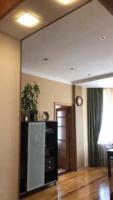 Satılır Yeni Tikili, Nəsimi.r-8