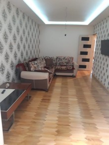 Satılır Köhnə Tikili, Binəqədi.r, 7-ci mikrorayon, Azadlıq.m-2