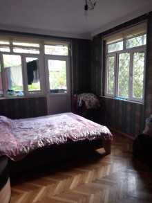 Satılır Köhnə Tikili, Binəqədi.r, 7-ci mikrorayon, Azadlıq.m-5