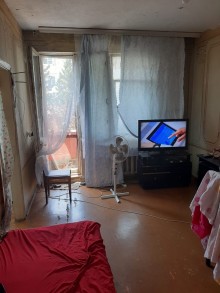 Satılır Köhnə Tikili, Binəqədi.r, 7-ci mikrorayon, Azadlıq.m-1