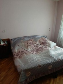 Satılır Köhnə Tikili, Binəqədi.r, 8-ci mikrorayon, Azadlıq.m-3