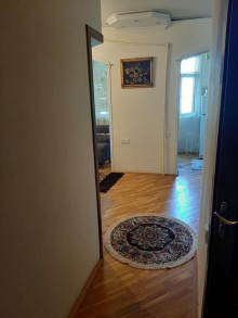 Satılır Köhnə Tikili, Binəqədi.r, 8-ci mikrorayon, Azadlıq.m-6