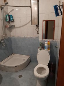 Satılır Köhnə Tikili, Binəqədi.r, 8-ci mikrorayon, Azadlıq.m-8