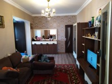 Satılır Köhnə Tikili, Binəqədi.r, 8-ci mikrorayon-1
