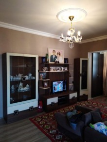 Satılır Köhnə Tikili, Binəqədi.r, 8-ci mikrorayon-3