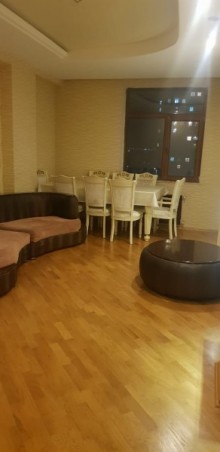 Satılır Yeni Tikili, Binəqədi.r, 7-ci mikrorayon, Azadlıq.m-1