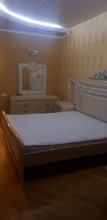 Satılır Yeni Tikili, Binəqədi.r, 7-ci mikrorayon, Azadlıq.m-3