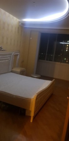Satılır Yeni Tikili, Binəqədi.r, 7-ci mikrorayon, Azadlıq.m-4