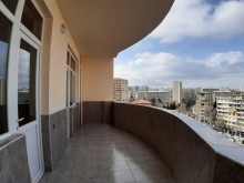 Satılır Yeni Tikili, Binəqədi.r, 8-ci mikrorayon, Azadlıq.m-8