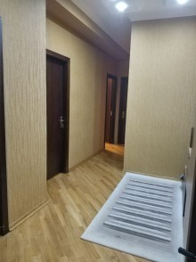 Satılır Yeni Tikili, Binəqədi.r, 9-cu mikrorayon, Memar Əcəmi.m-4
