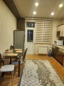 Satılır Yeni Tikili, Binəqədi.r, 9-cu mikrorayon, Memar Əcəmi.m-5