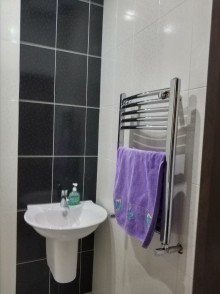 Satılır Yeni Tikili, Binəqədi.r, 9-cu mikrorayon, Memar Əcəmi.m-9
