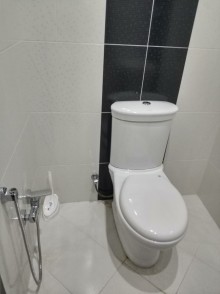 Satılır Yeni Tikili, Binəqədi.r, 9-cu mikrorayon, Memar Əcəmi.m-10