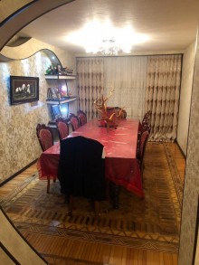 Satılır Köhnə Tikili, Binəqədi.r, 8-ci mikrorayon, Azadlıq.m-2