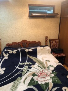 Satılır Köhnə Tikili, Binəqədi.r, 8-ci mikrorayon, Azadlıq.m-7
