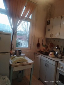 Satılır Köhnə Tikili, Binəqədi.r, 6-cı mikrorayon, Nəsimi.m-2