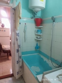 Satılır Köhnə Tikili, Binəqədi.r, 6-cı mikrorayon, Nəsimi.m-7