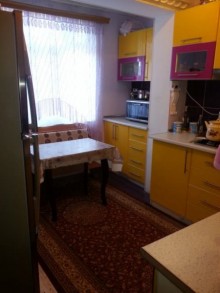 Satılır Köhnə Tikili, Binəqədi.r, 9-cu mikrorayon, Memar Əcəmi.m-5