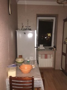 Satılır Köhnə Tikili, Binəqədi.r, 7-ci mikrorayon-8