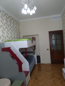 3 otaqli köhnə mənzillər satisi 28 may sarayin yani, -15