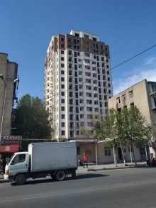 Satılır Yeni Tikili, Binəqədi.r, 8-ci mikrorayon, Gənclik.m-1