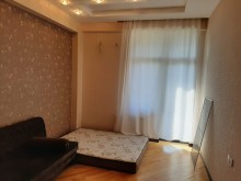 Satılır Yeni Tikili, Yasamal.r, İnşaatçılar.m-10