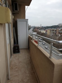 Satılır Yeni Tikili, Binəqədi.r, 8-ci mikrorayon, Azadlıq.m-2