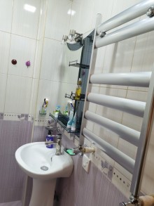 Satılır Yeni Tikili, Binəqədi.r, 8-ci mikrorayon, Azadlıq.m-7