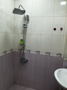 Satılır Yeni Tikili, Binəqədi.r, 8-ci mikrorayon, Azadlıq.m-11