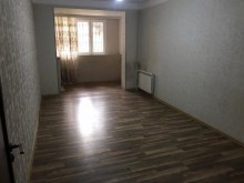 Satılır Köhnə Tikili, Binəqədi.r, 8-ci mikrorayon, Azadlıq.m-1