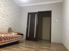 Satılır Köhnə Tikili, Binəqədi.r, 8-ci mikrorayon, Azadlıq.m-7