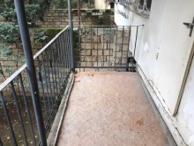 Satılır Köhnə Tikili, Binəqədi.r, 8-ci mikrorayon, Azadlıq.m-11