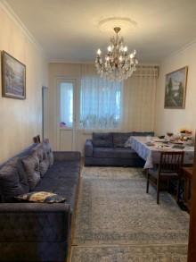 Satılır Köhnə Tikili, Binəqədi.r, 7-ci mikrorayon, Azadlıq.m-1
