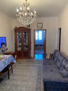 Satılır Köhnə Tikili, Binəqədi.r, 7-ci mikrorayon, Azadlıq.m-2