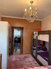 Satılır Köhnə Tikili, Binəqədi.r, 7-ci mikrorayon, Azadlıq.m-3